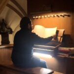 Er macht den Soundtrack zum Gottesdienst. Luis Castellanos ist Organist und Chorleiter und erzählt von der Verbindung zwischen Emotion und Musik.